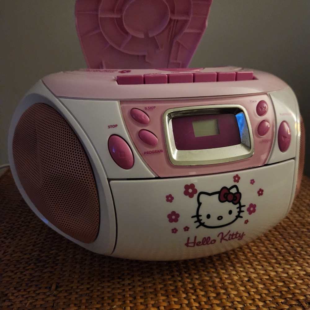 Vintage 2012 Hello kitty radio/cd/cassette player